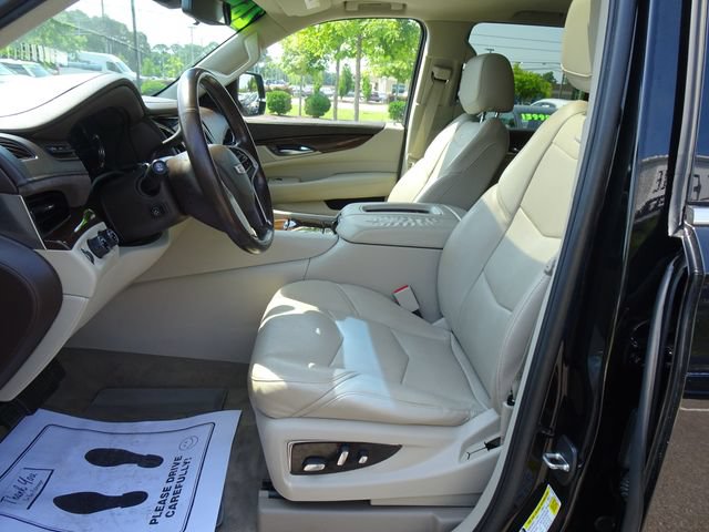 Used 2017 Cadillac Escalade Luxury AWD/4WD image 10