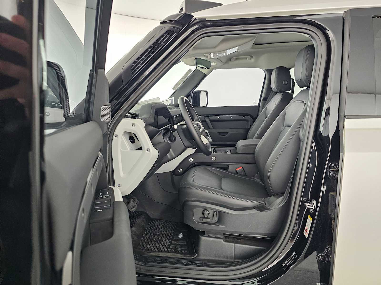 New 2024 Land Rover Defender 110 S image 20
