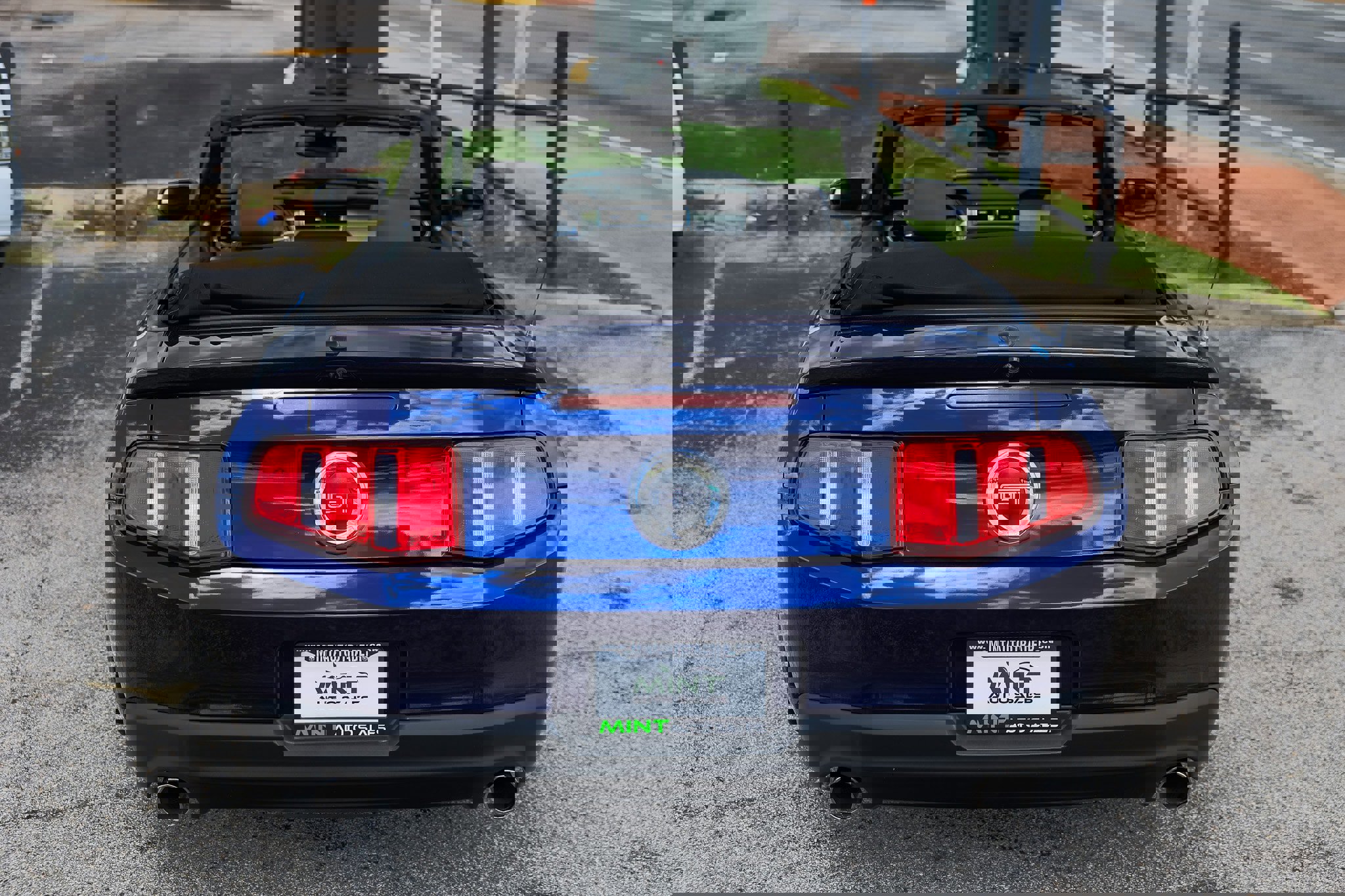 Used 2010 Ford Mustang GT image 14