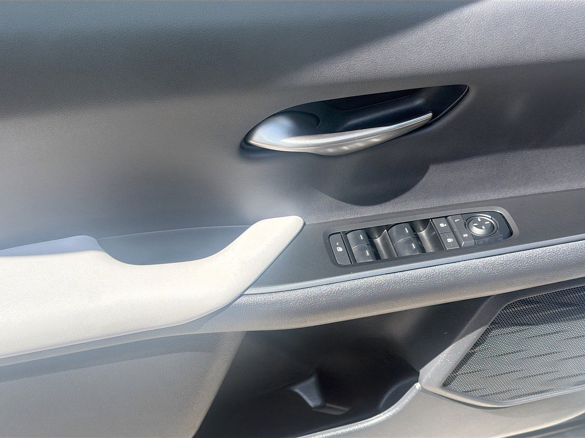 Used 2025 Lexus UX 300h FWD image 14