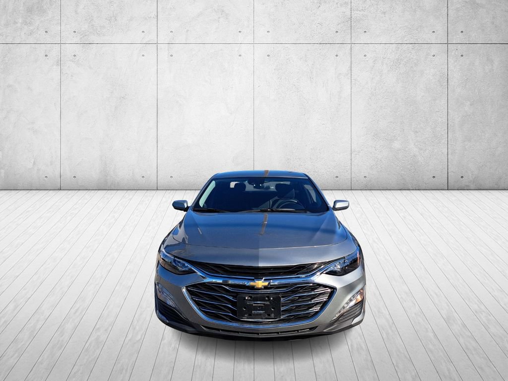 Used 2025 Chevrolet Malibu LT image 2