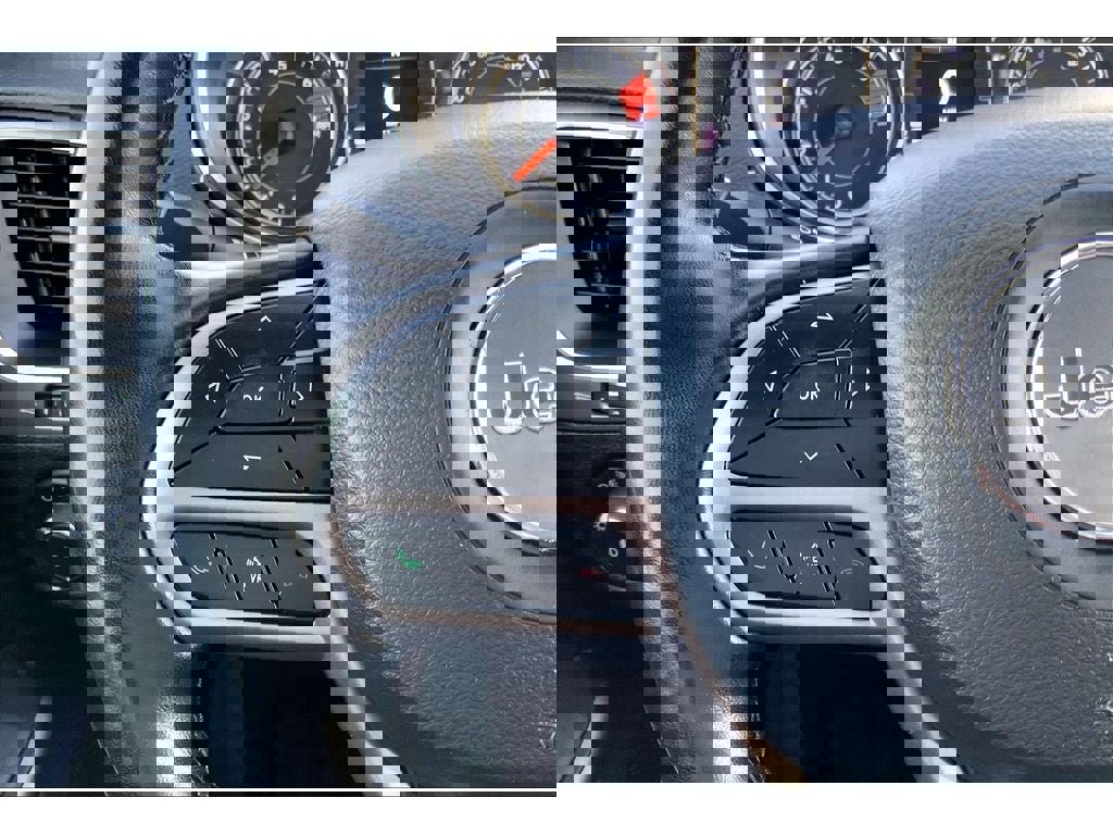 Used 2020 Jeep Cherokee Latitude Plus w/ Cold Weather Group image 20