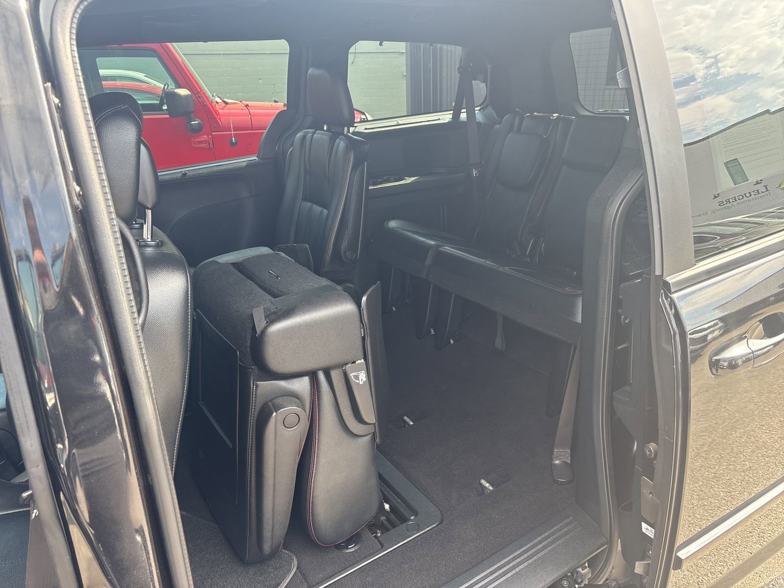Used 2015 Dodge Grand Caravan R/T w/ Driver Convenience Group FWD image 13