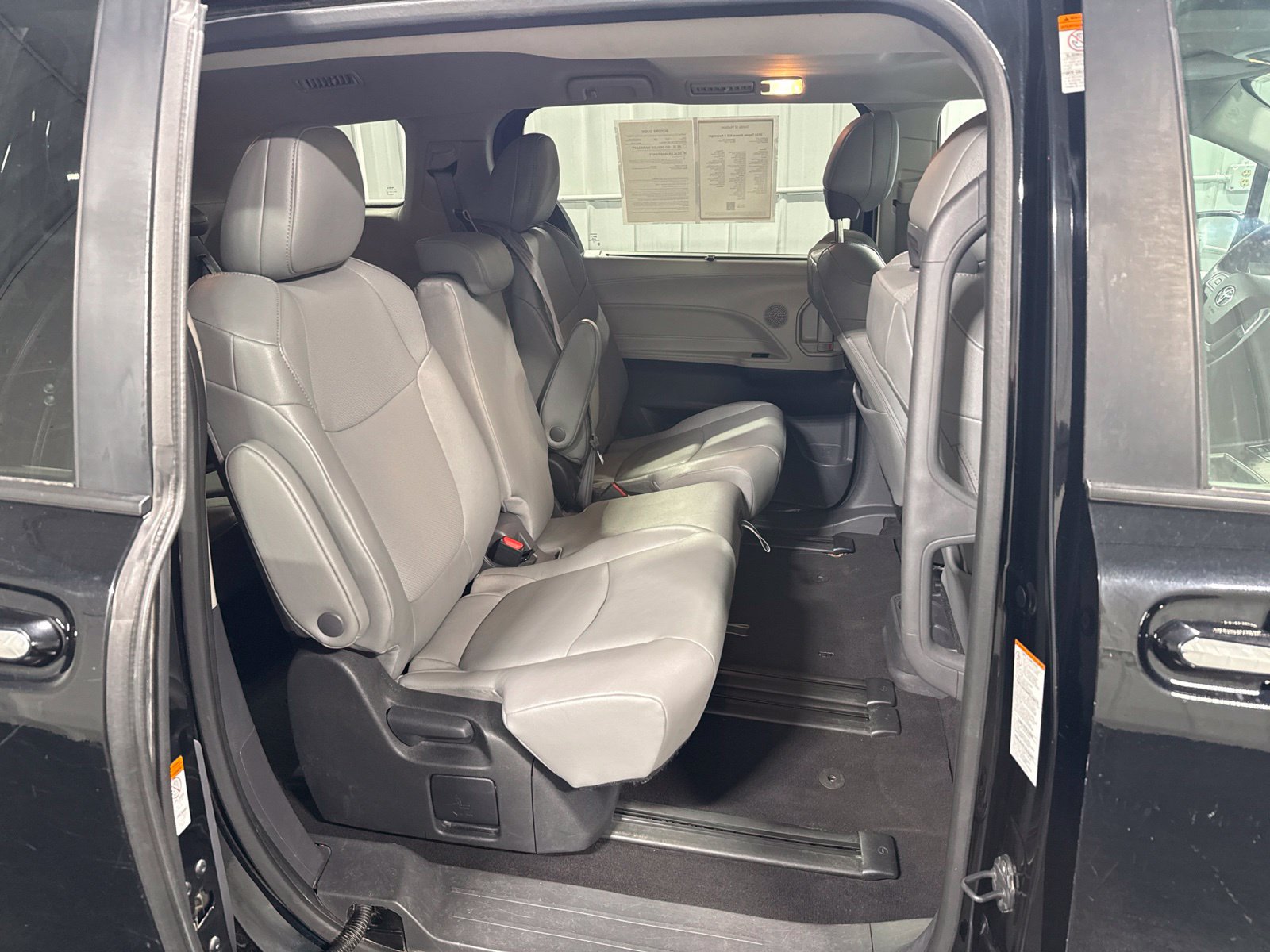 Used 2024 Toyota Sienna XLE FWD image 15