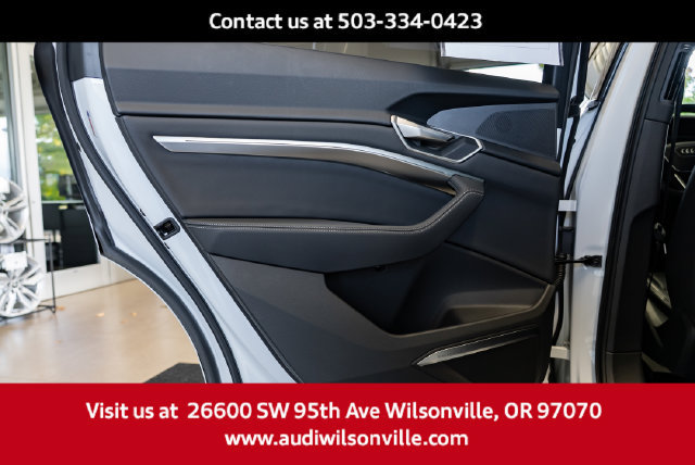 Used 2024 Audi Q8 e-tron Premium Plus w/ Premium Plus Package AWD/4WD image 25