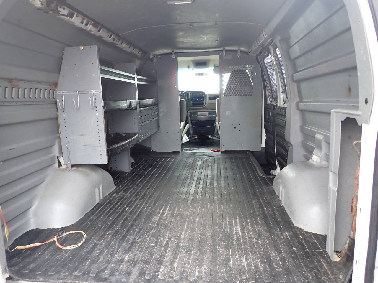 Used 2000 Chevrolet Express 3500 w/ Cold Climate Pkg RWD image 8