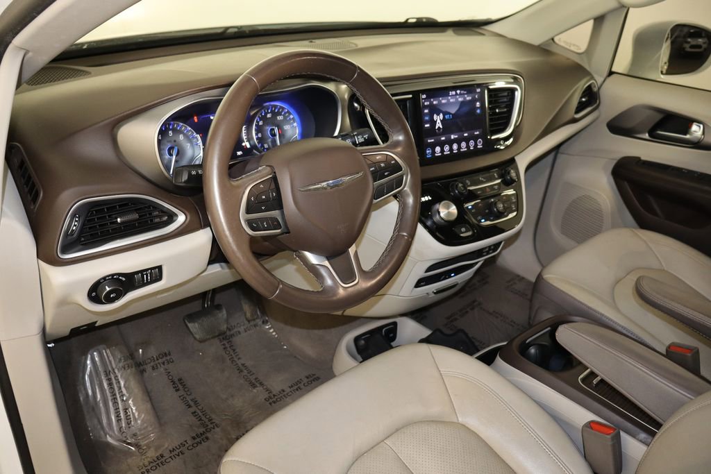 Used 2018 Chrysler Pacifica Touring-L Plus w/ Tire & Wheel Group image 22