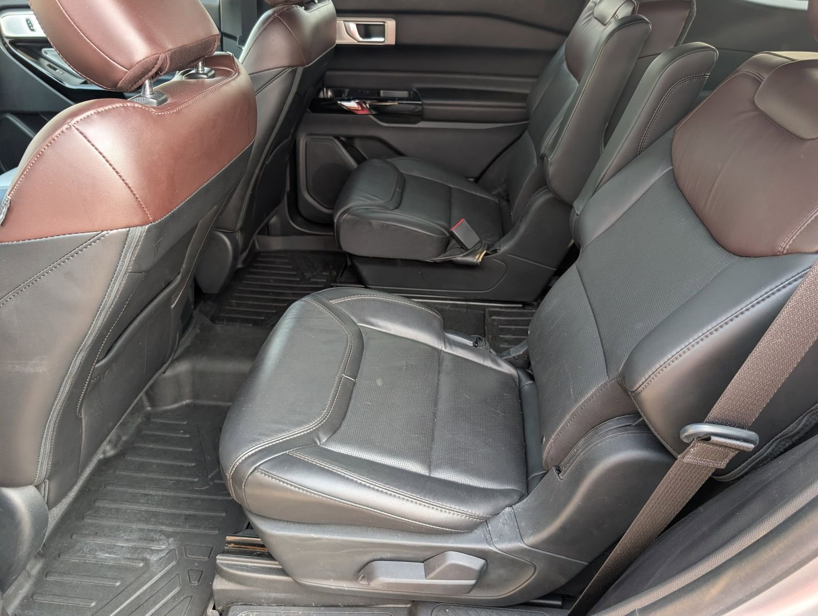 Used 2022 Ford Explorer Platinum w/ Equipment Group 601A image 31