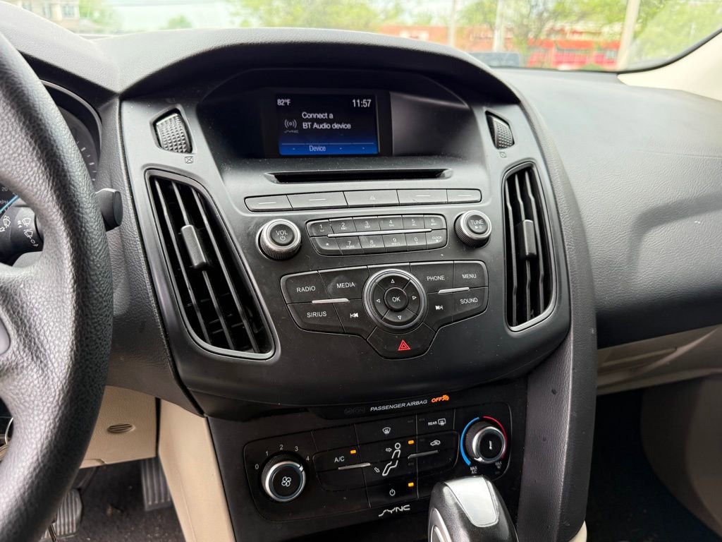 Used 2015 Ford Focus SE image 18