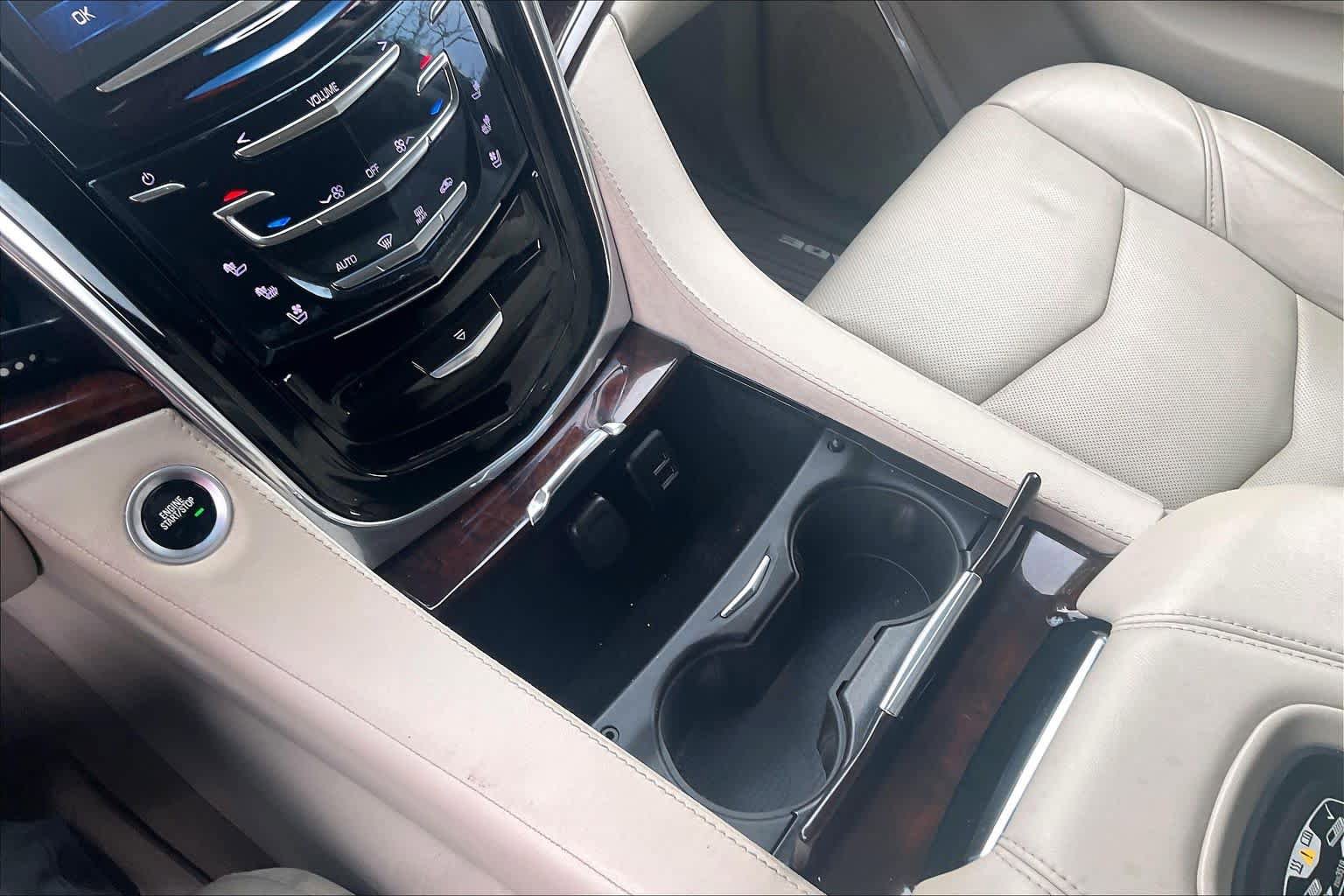 Used 2015 Cadillac Escalade ESV Luxury AWD/4WD image 16