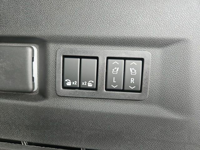 New 2026 GMC Yukon Elevation w/ Elevation Premium Package AWD/4WD image 19