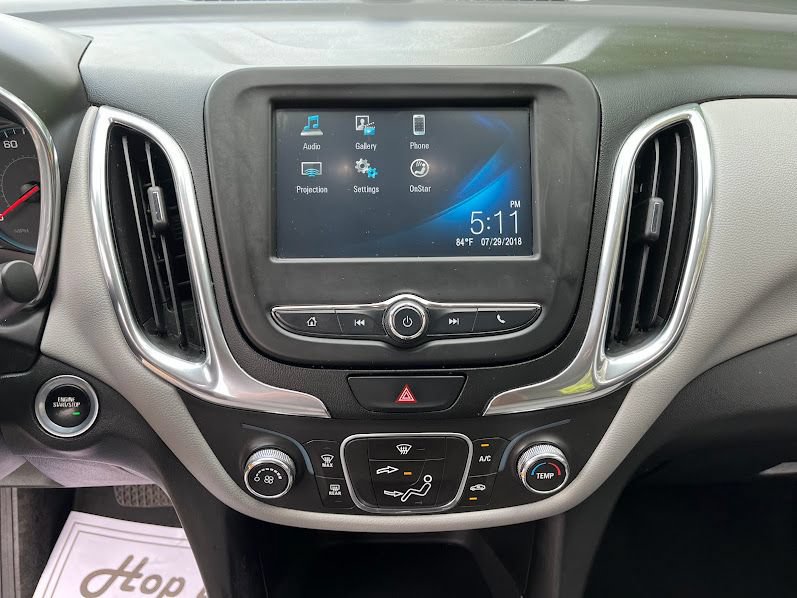 Used 2018 Chevrolet Equinox LS AWD/4WD image 17