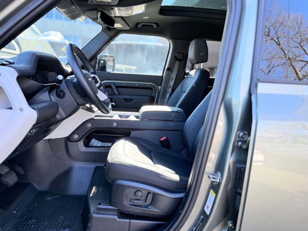 Used 2025 Land Rover Defender 110 S image 15