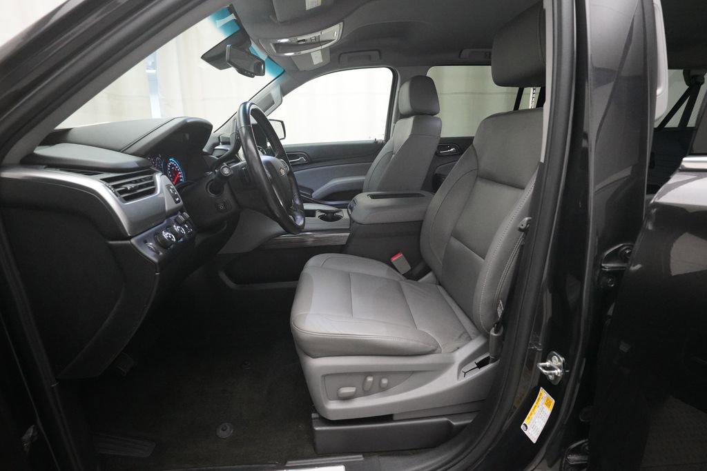Used 2017 Chevrolet Suburban LT w/ Luxury Package AWD/4WD image 7
