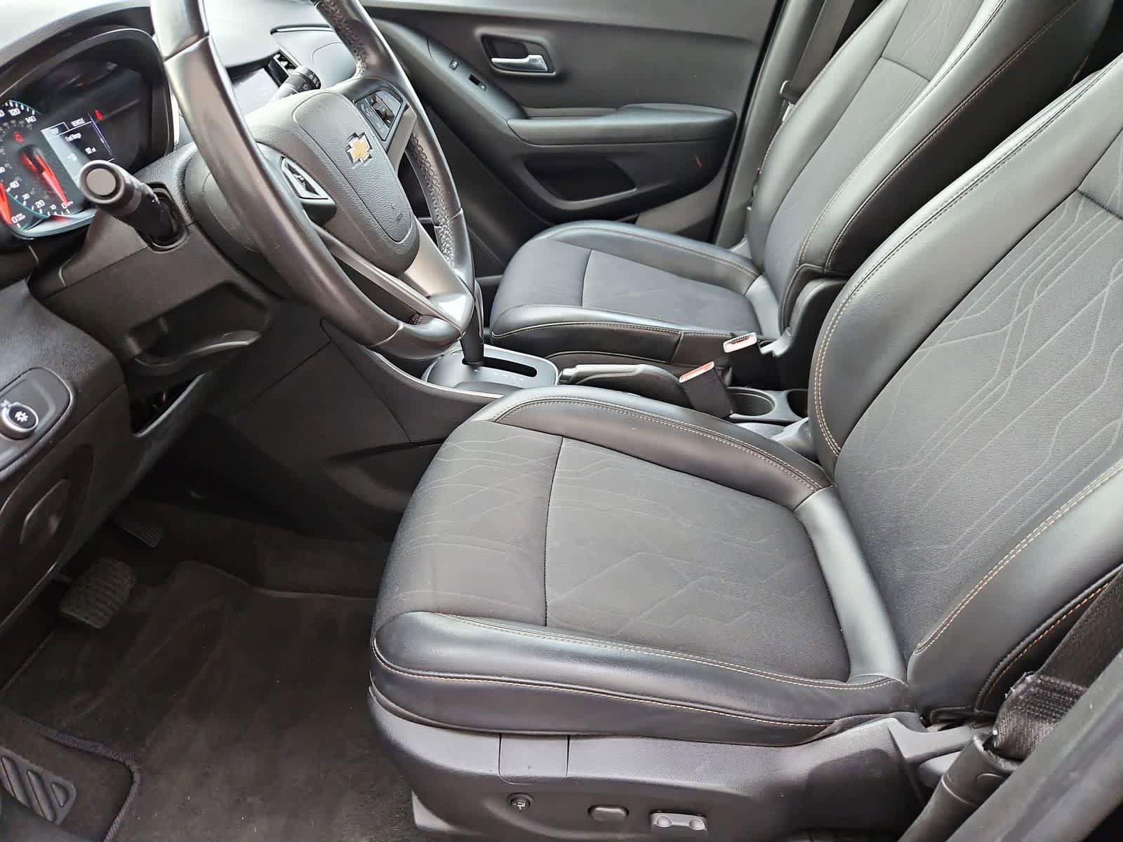 Used 2020 Chevrolet Trax LT w/ Sun & Sound Package AWD/4WD image 15