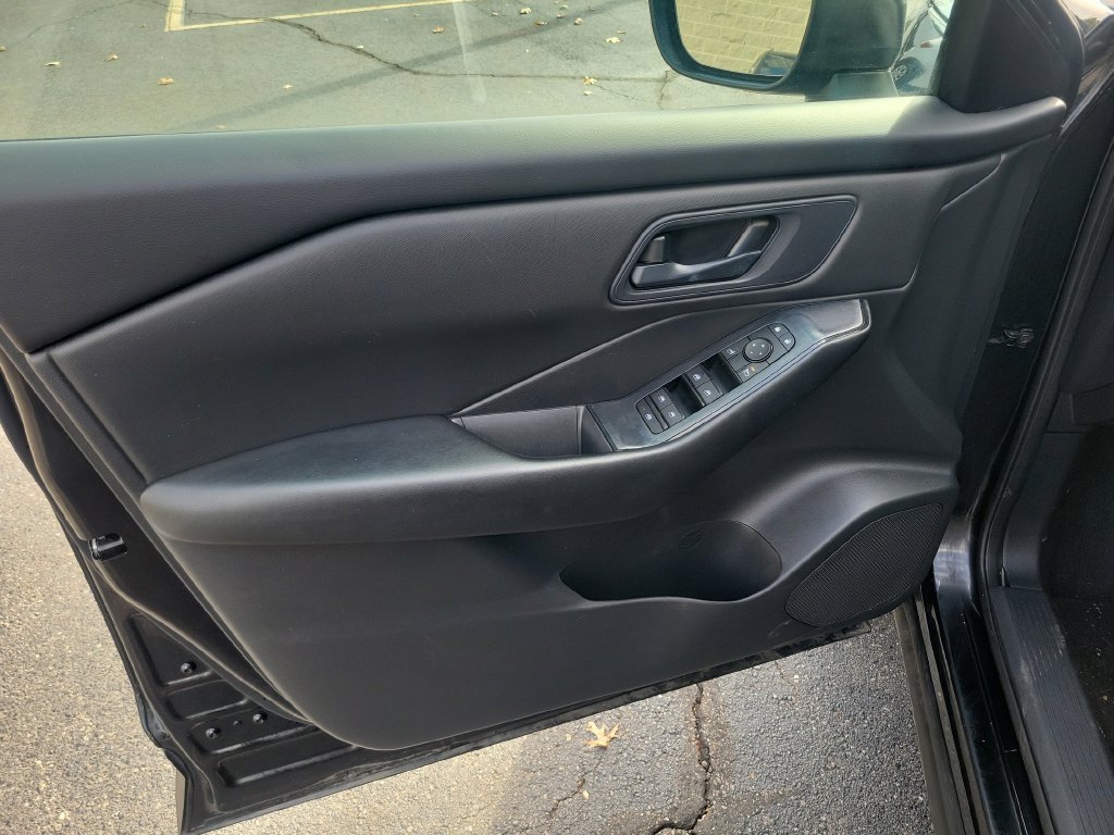 Used 2024 Nissan Rogue S FWD image 20