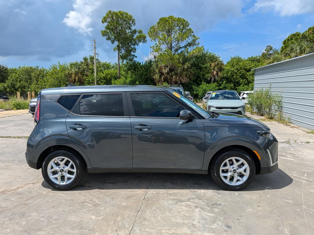 Certified 2025 Kia Soul LX w/ LX Technology Package FWD image 9