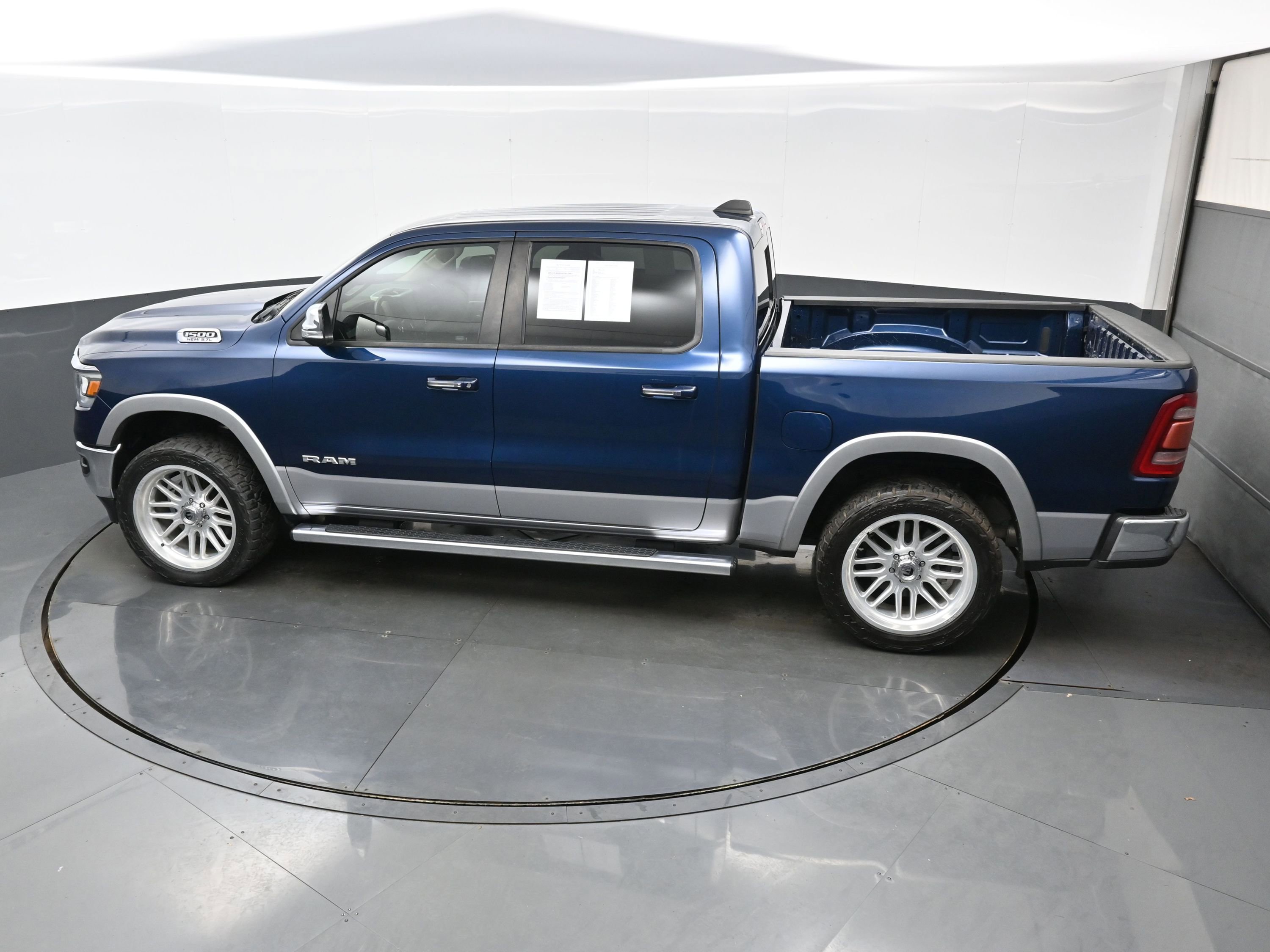 Used 2020 RAM 1500 Laramie AWD/4WD image 34