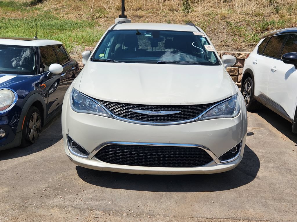 Used 2017 Chrysler Pacifica Touring-L FWD image 10