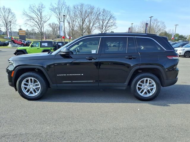 Used 2023 Jeep Grand Cherokee Laredo image 9