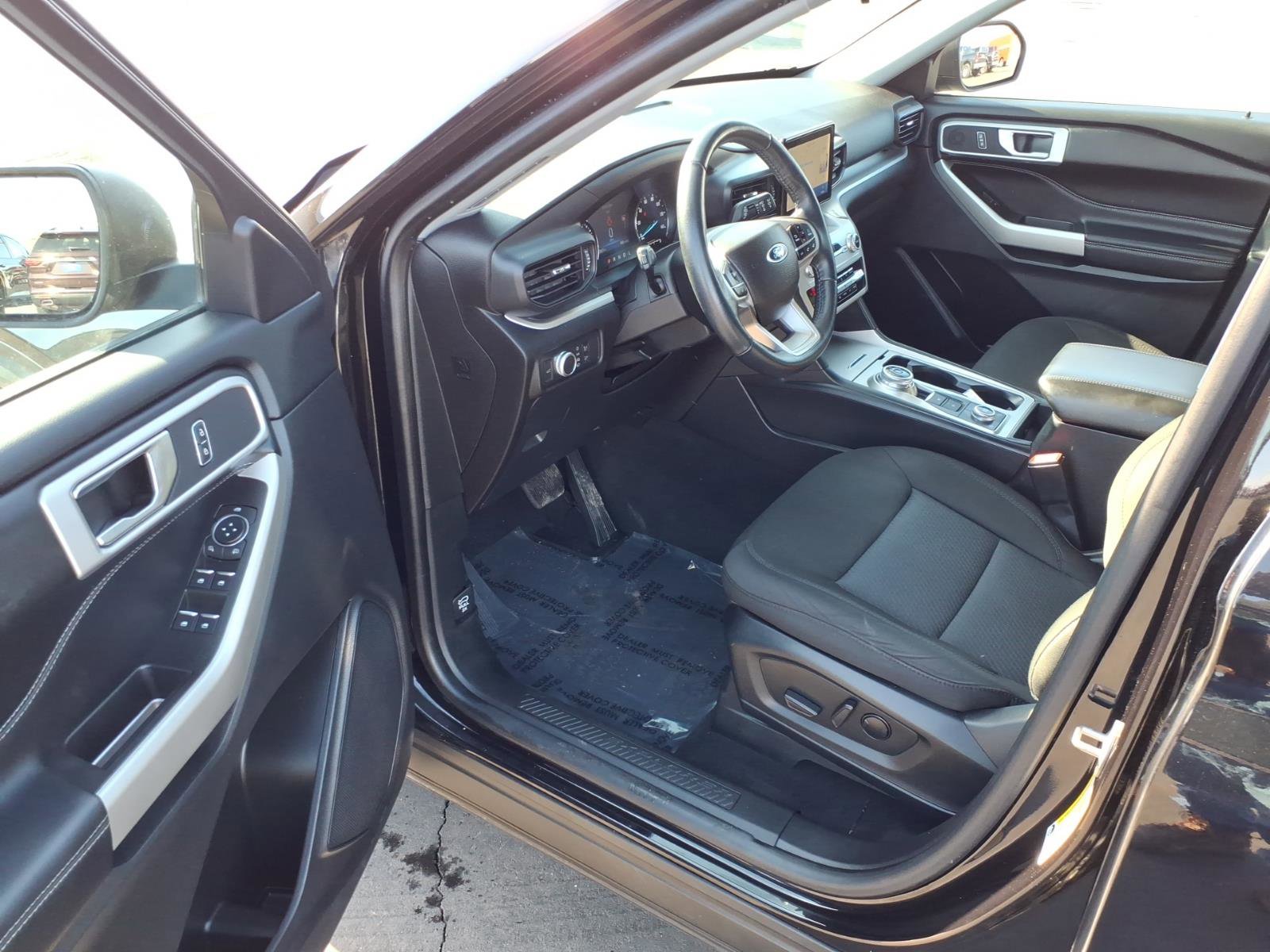 Used 2022 Ford Explorer XLT image 10