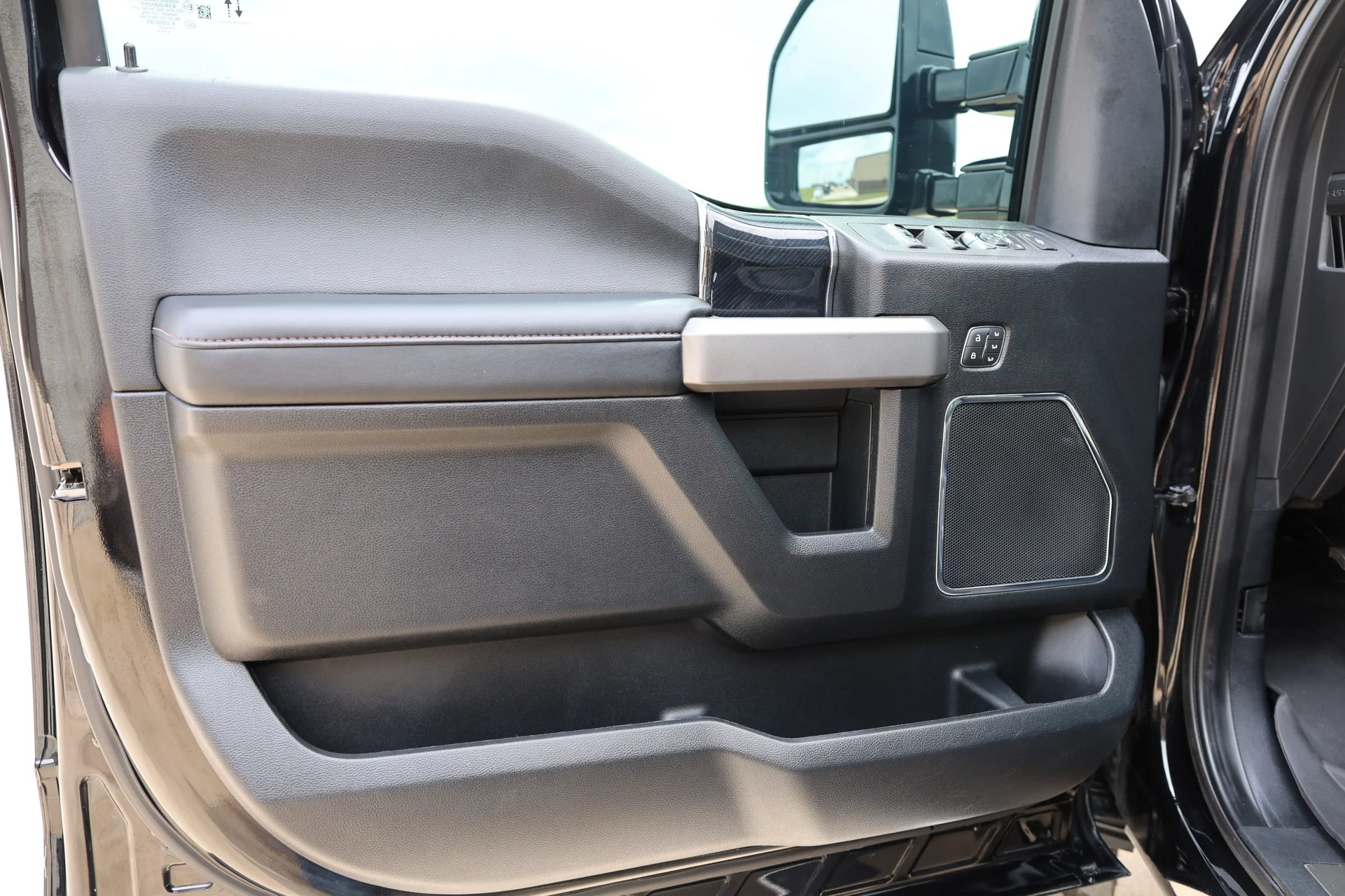 Used 2021 Ford F350 Platinum w/ FX4 Off-Road Package AWD/4WD image 30