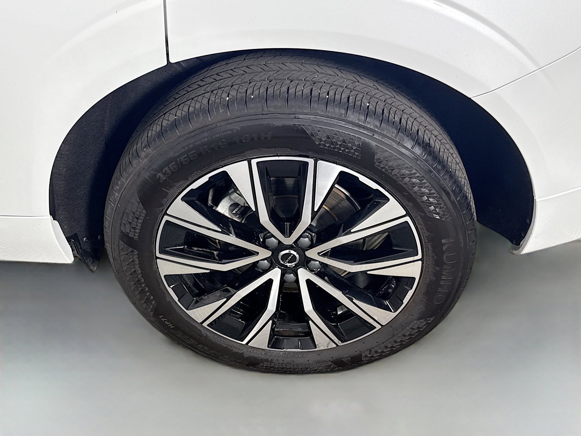 Used 2024 Volvo XC60 B5 Plus image 37