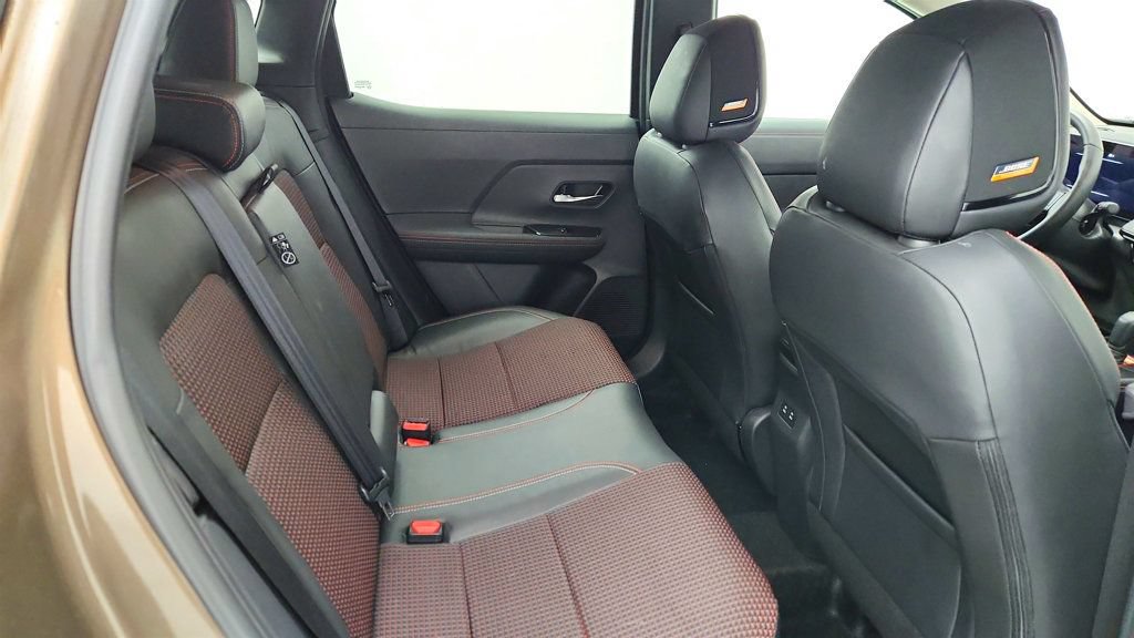 Used 2025 Nissan Kicks SR w/ SR Premium Package AWD/4WD image 24