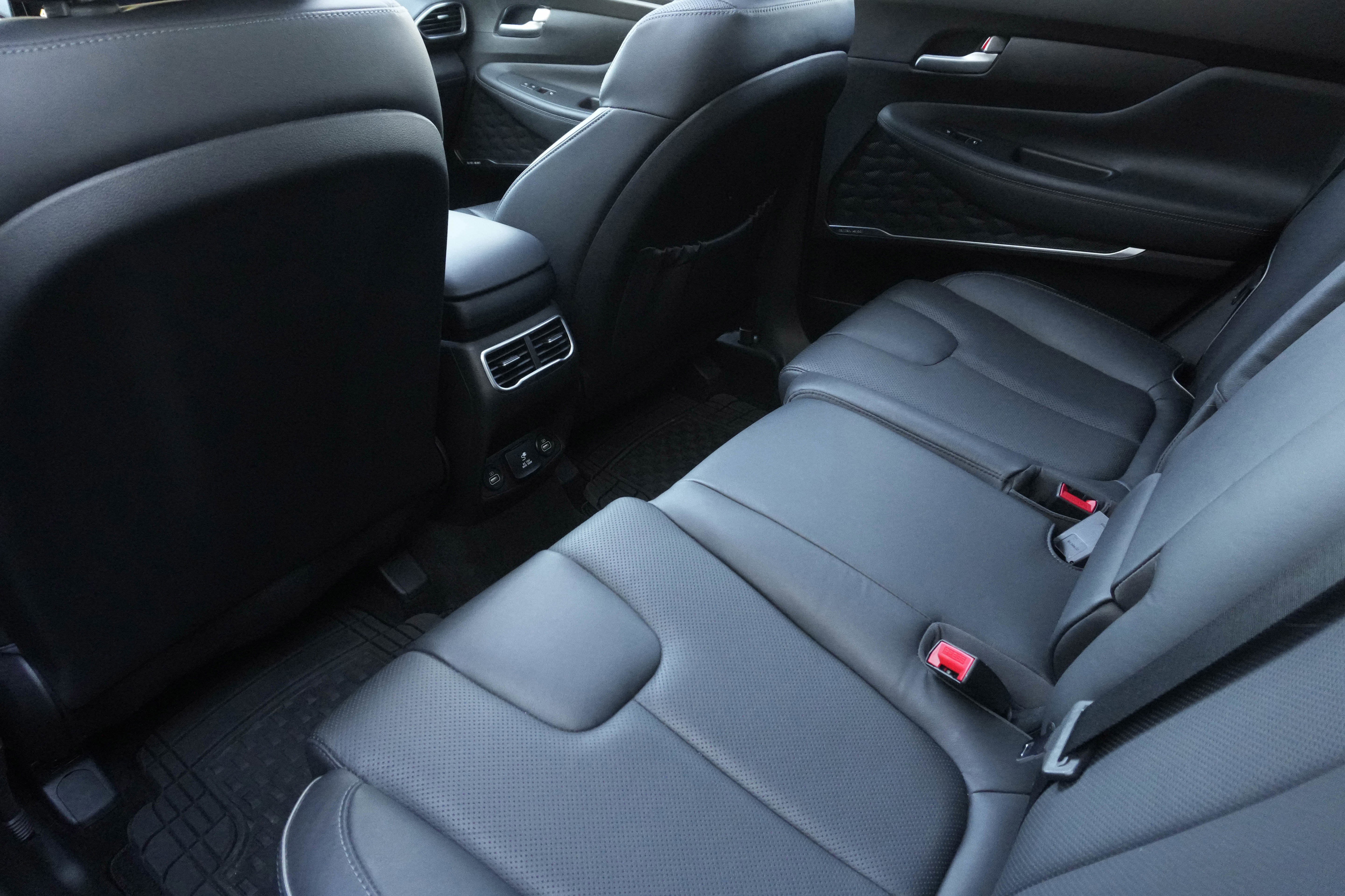 Used 2021 Hyundai Santa Fe Limited w/ Cargo Package image 29