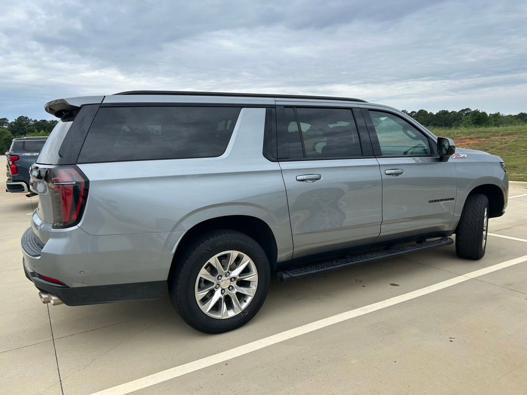Used 2025 Chevrolet Suburban Z71 AWD/4WD image 5