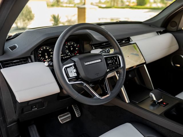 New 2025 Land Rover Discovery Sport Dynamic SE AWD/4WD image 16