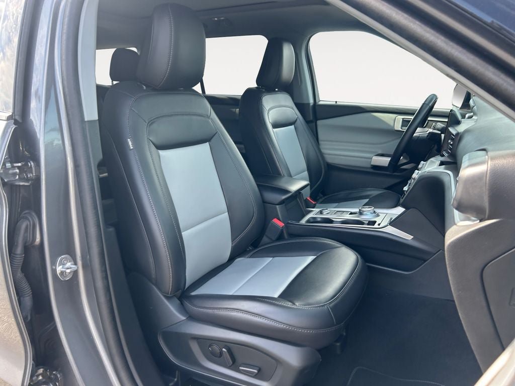 Used 2023 Ford Explorer XLT w/ Equipment Group 202A AWD/4WD image 24