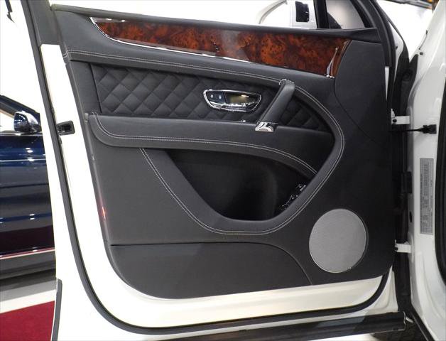 Used 2018 Bentley Bentayga AWD/4WD image 13