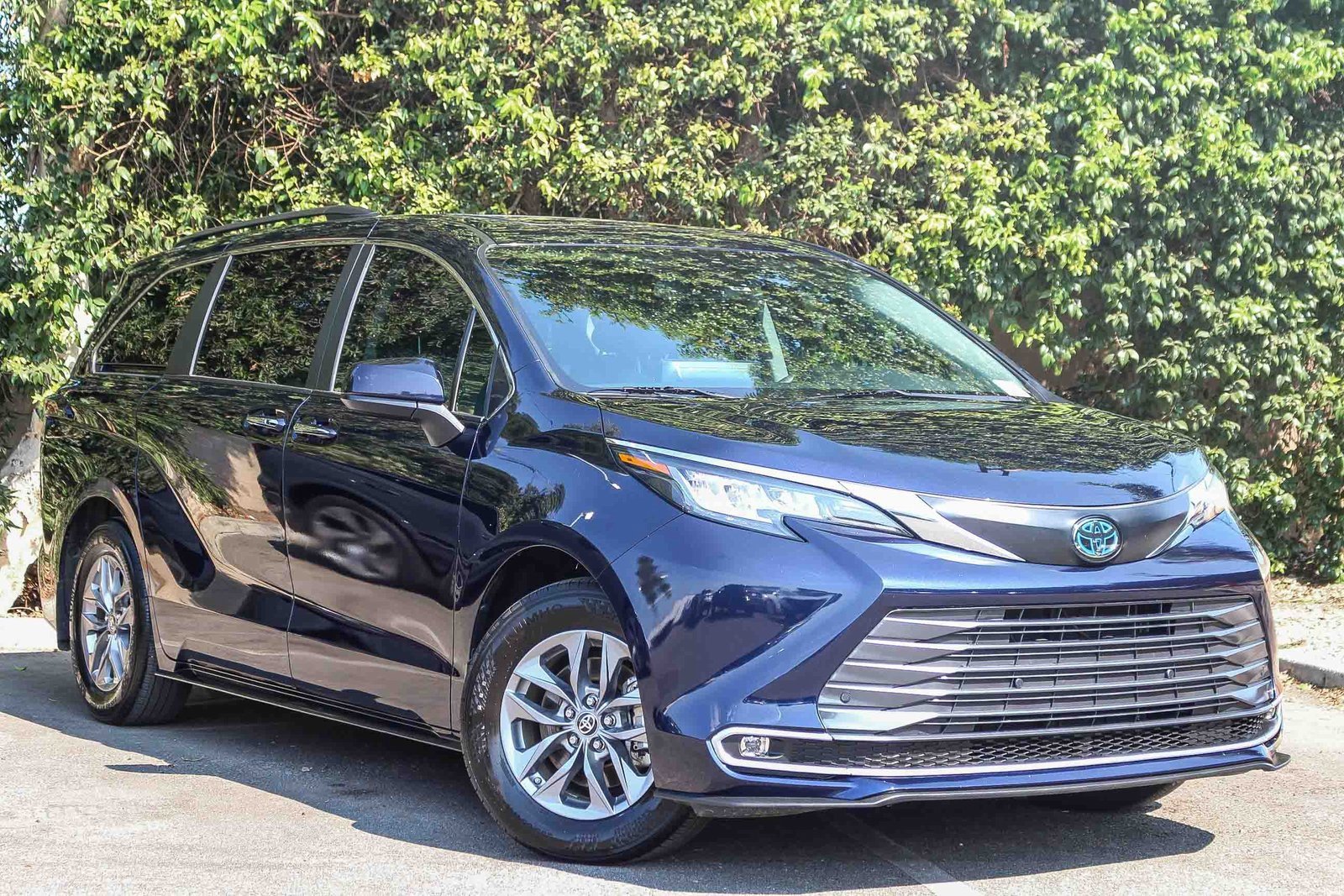 Used 2023 Toyota Sienna XLE