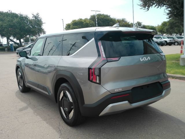 Used 2024 Kia EV9 Light Long Range RWD image 9