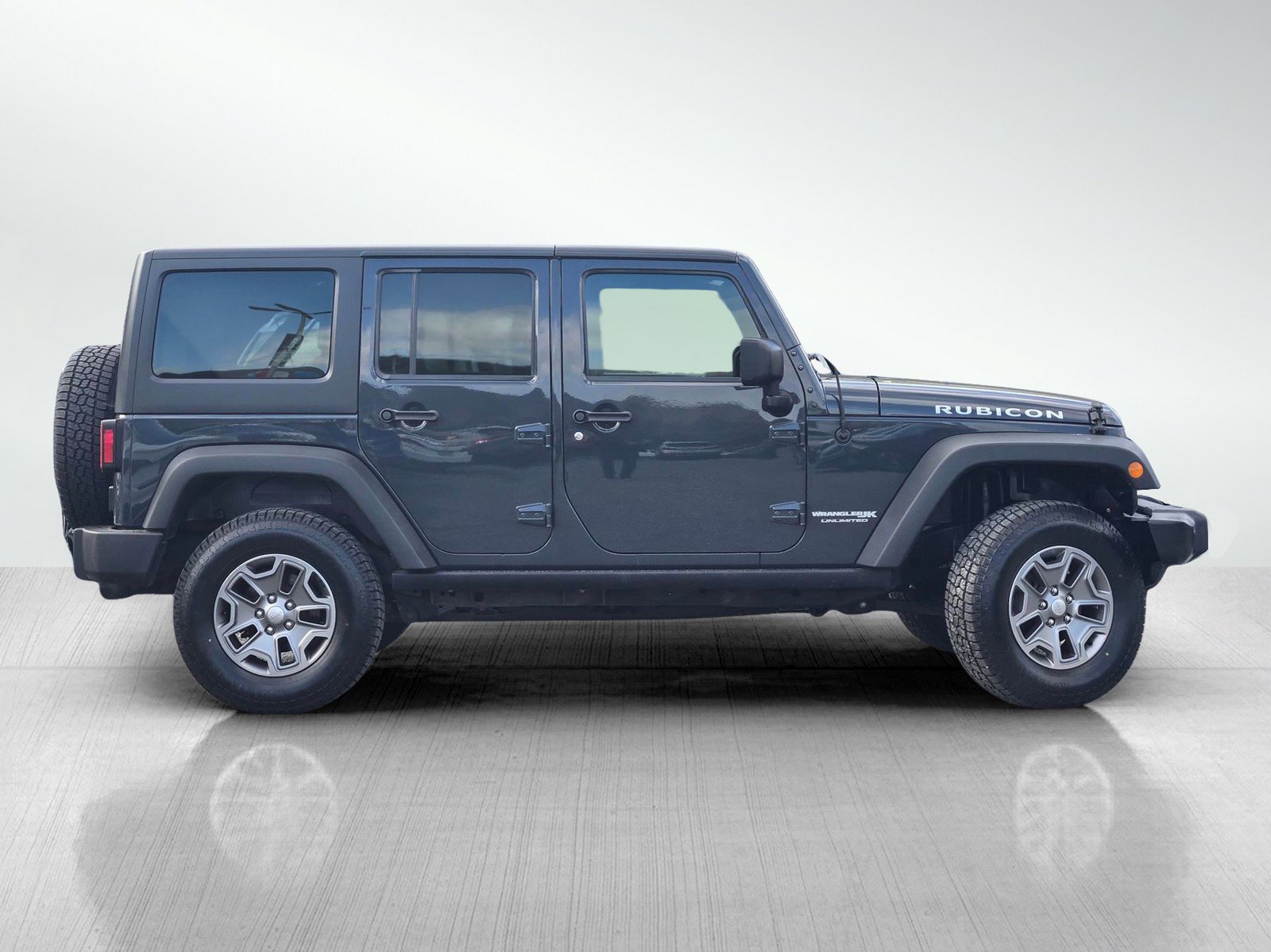Used 2018 Jeep Wrangler Unlimited Rubicon w/ Connectivity Group image 3