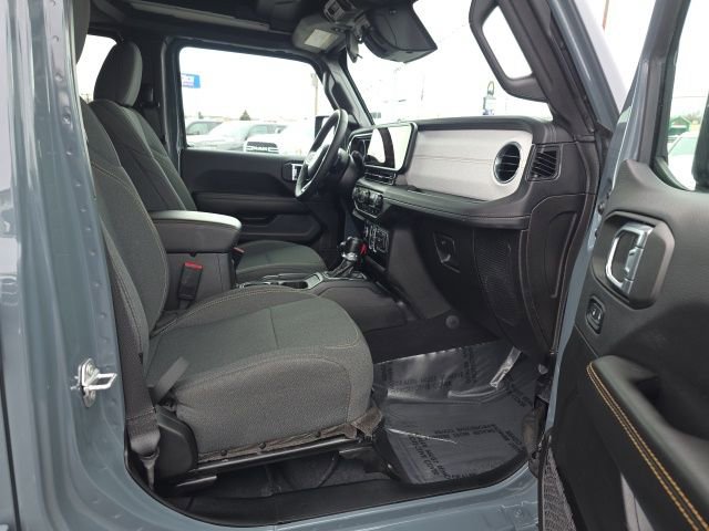 Used 2025 Jeep Wrangler Unlimited Sahara w/ Safety Group image 37