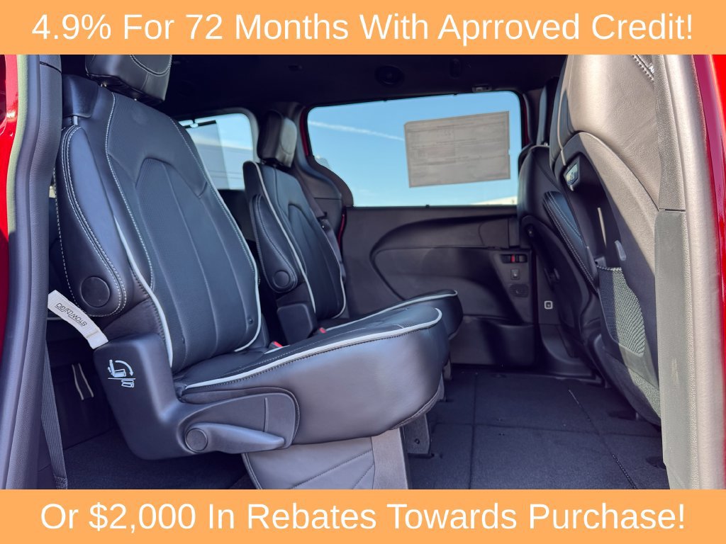 New 2027 Chrysler Pacifica Limited FWD image 12