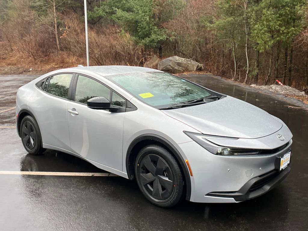 Used 2025 Toyota Prius LE FWD image 7