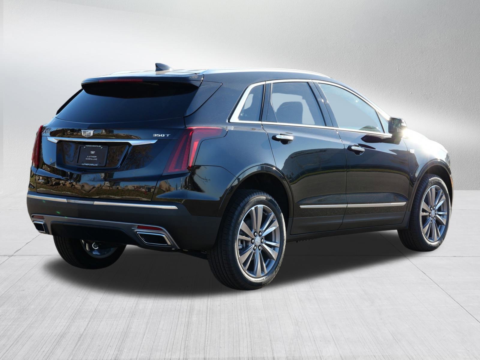 New 2025 Cadillac XT5 Premium Luxury w/ LPO, Floor Liner Package AWD/4WD image 6