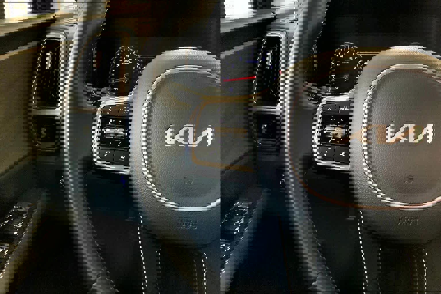 Used 2023 Kia Sorento S w/ Panoramic Sunroof Package image 24