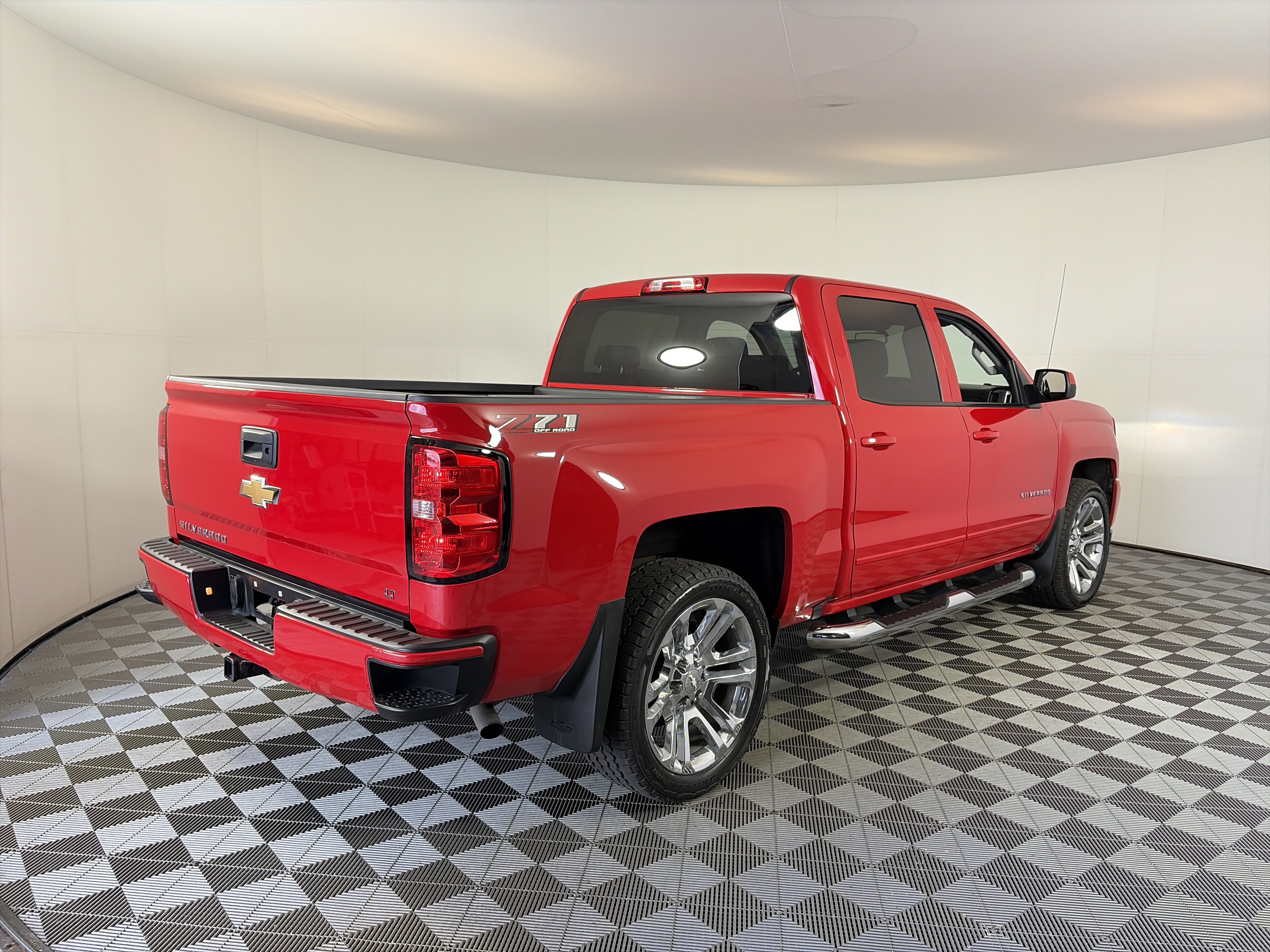 Used 2018 Chevrolet Silverado 1500 LT w/ All Star Edition AWD/4WD image 10