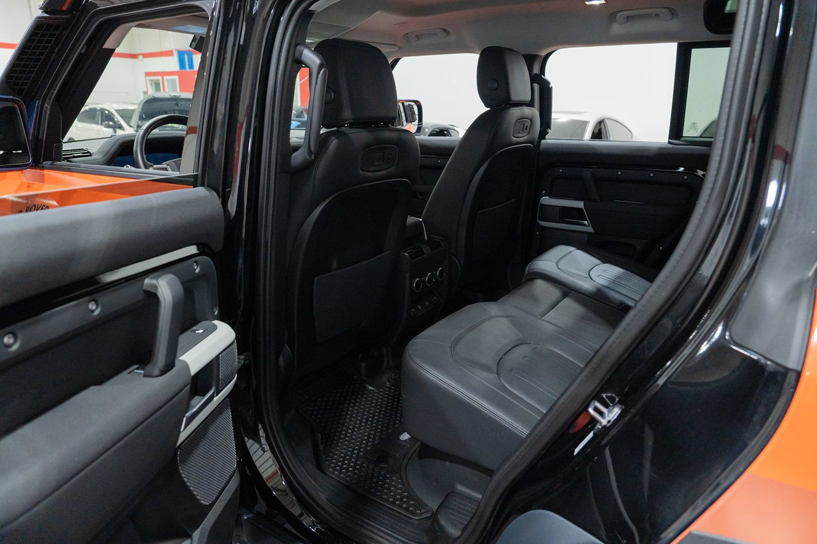 Used 2022 Land Rover Defender 110 S AWD/4WD image 33