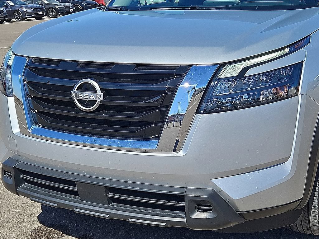Used 2024 Nissan Pathfinder SV FWD image 7