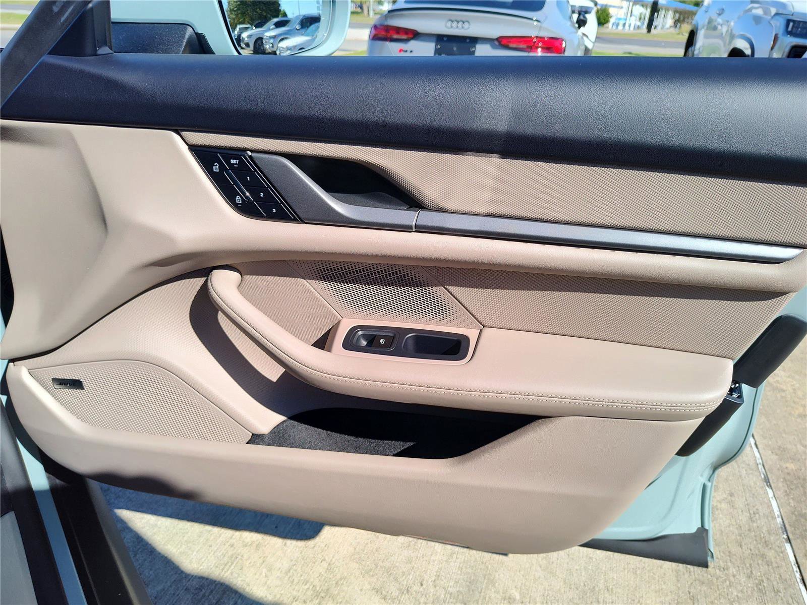 Used 2025 Porsche Taycan image 22