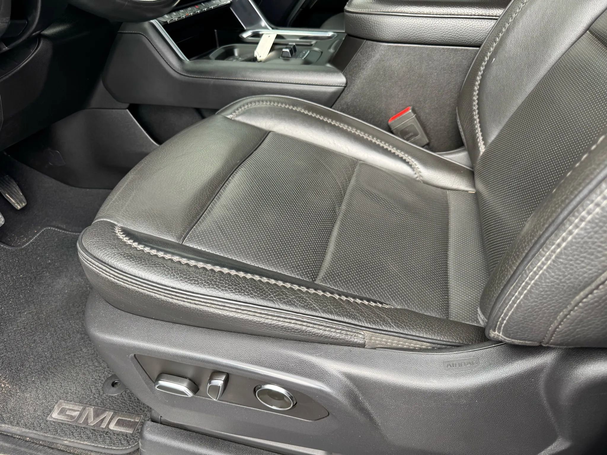 Used 2024 GMC Sierra 2500 Denali AWD/4WD image 17