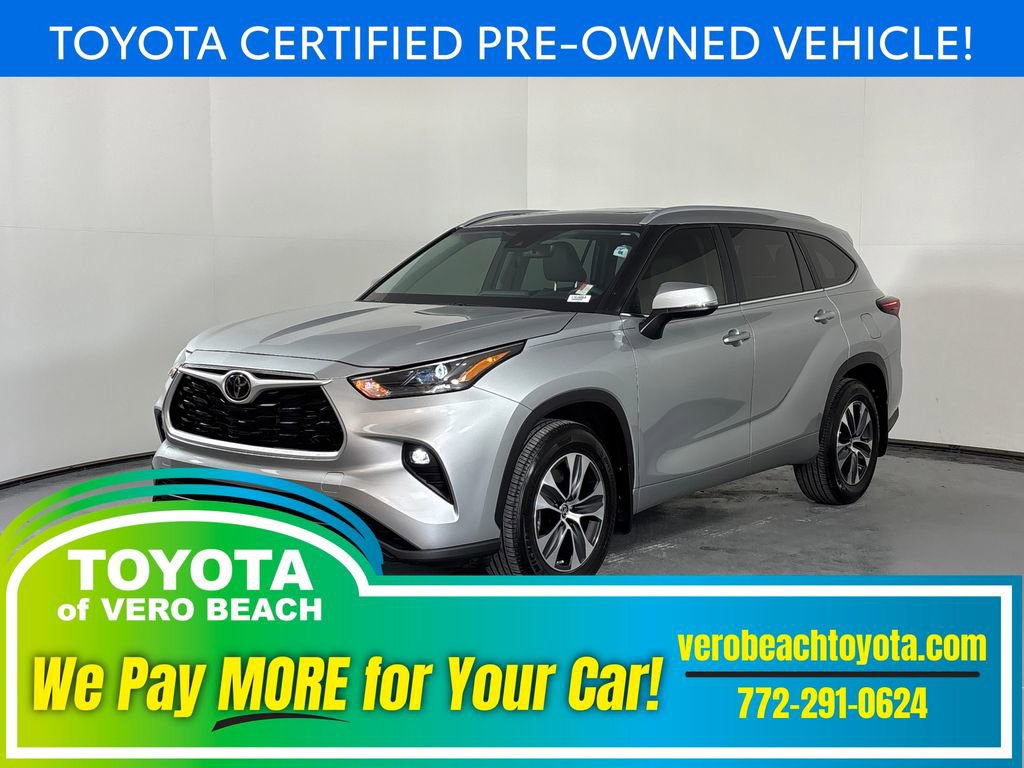 Used 2024 Toyota Highlander XLE FWD image 1