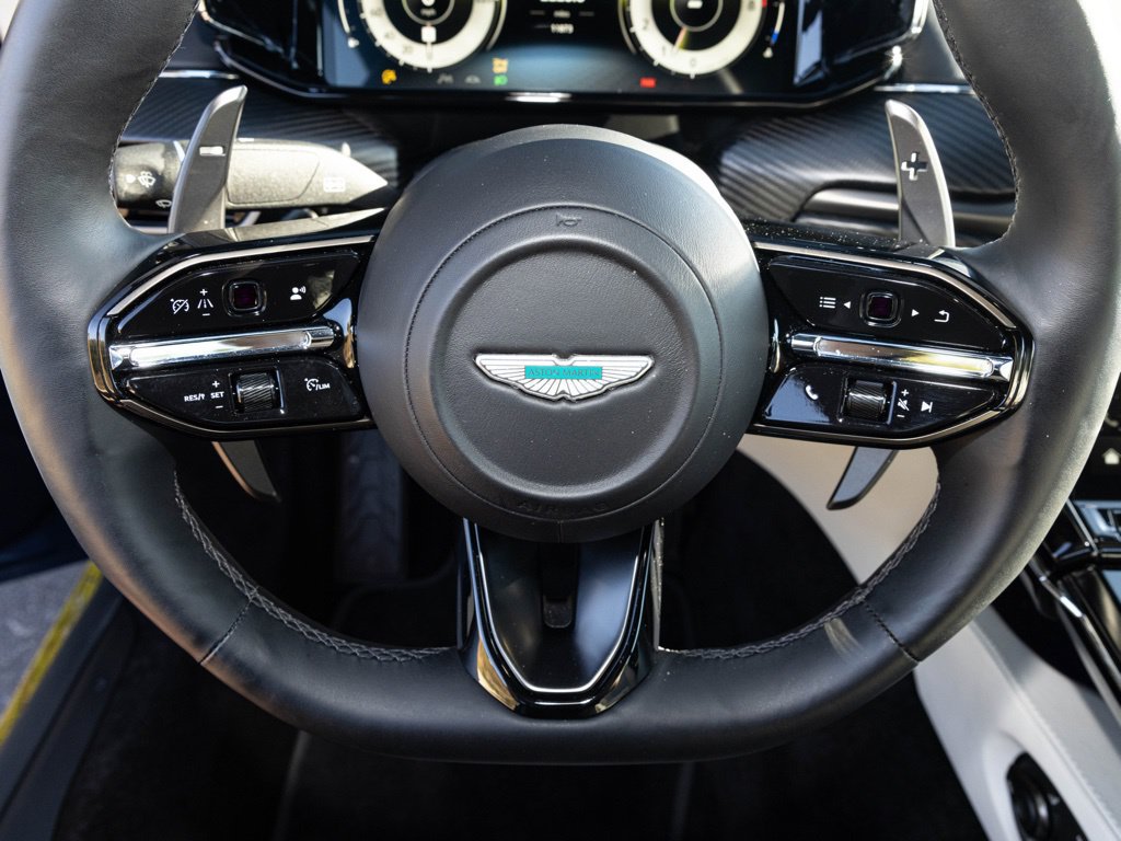 Used 2025 Aston Martin V8 Vantage Coupe RWD image 31