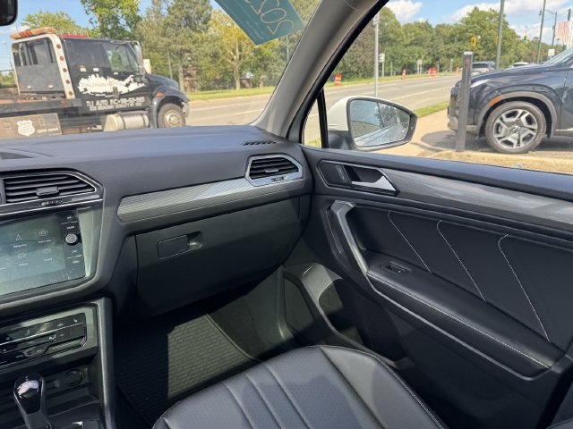 Used 2023 Volkswagen Tiguan SE w/ Panoramic Sunroof Package AWD/4WD image 16