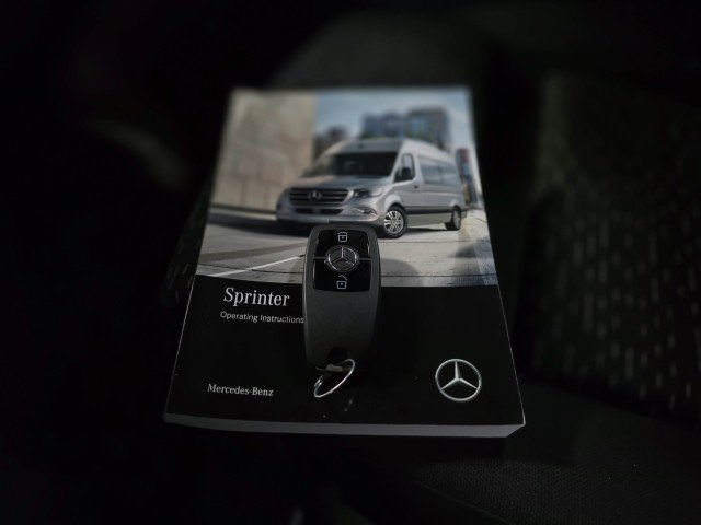 Used 2022 Mercedes-Benz Sprinter 2500 image 34